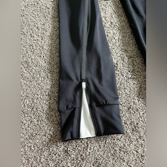 NWT - On Running Pants - Women’s Size Small - BLACK - Picture 4 of 8